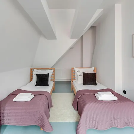 Old Town Family - Dluga Living By Downtown